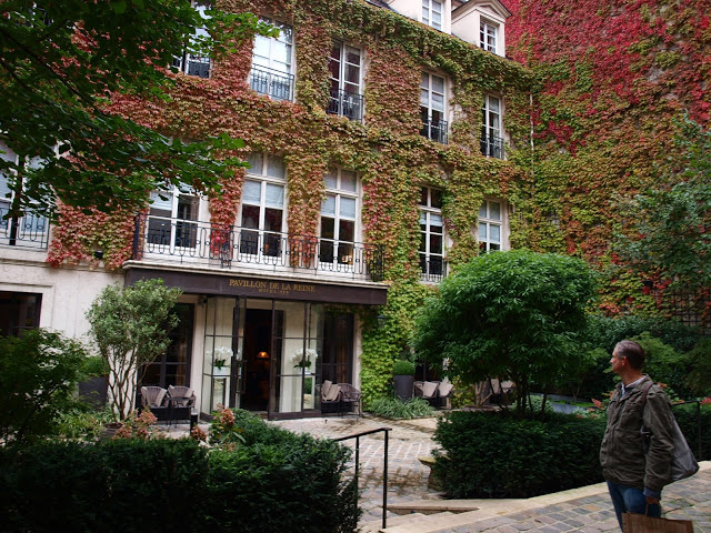 Red-vines-on-Paris-hotel-exterior-by-Hello Lovely Studio