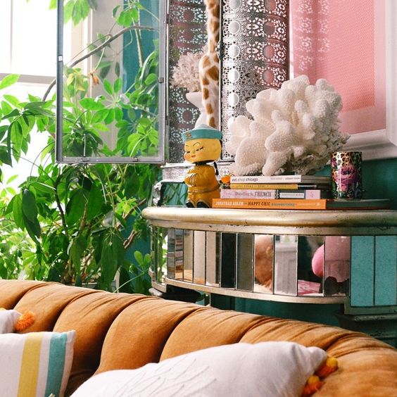 Bright-colorful-happy-boho-chic-living-room-of-artist-Jenny-Sweeney