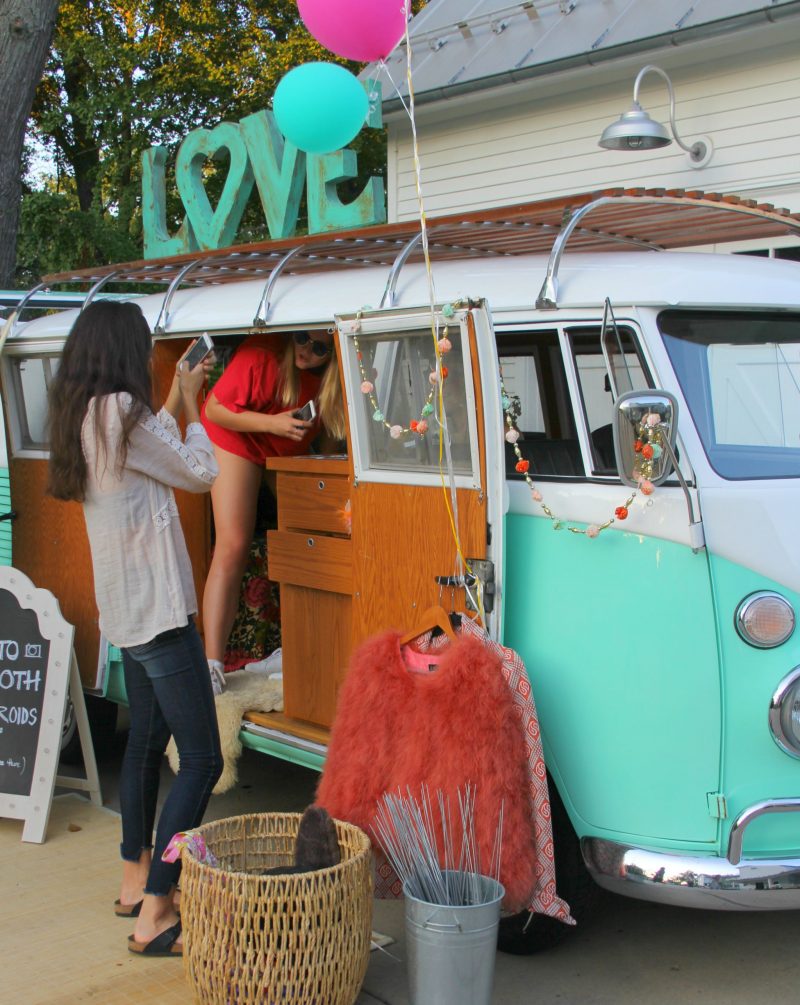 Vintage-VW-Bus-Jenny-Sweeney-by-Hello-Lovely-Studio