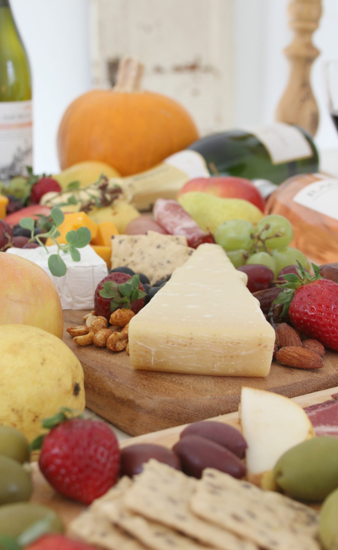 Easy Entertaining Idea With No Cooking or Baking! How to assemble a cheeseboard for a party or holiday. Let the food become the beautiful tablescape! Design/photo: Hello Lovely Studio. #hellolovelystudio #easyappetizer #easyentertaining #cheeseboard #wineandcheese #tablescape #simplerecipe #nocook #nobake #cocktailparty