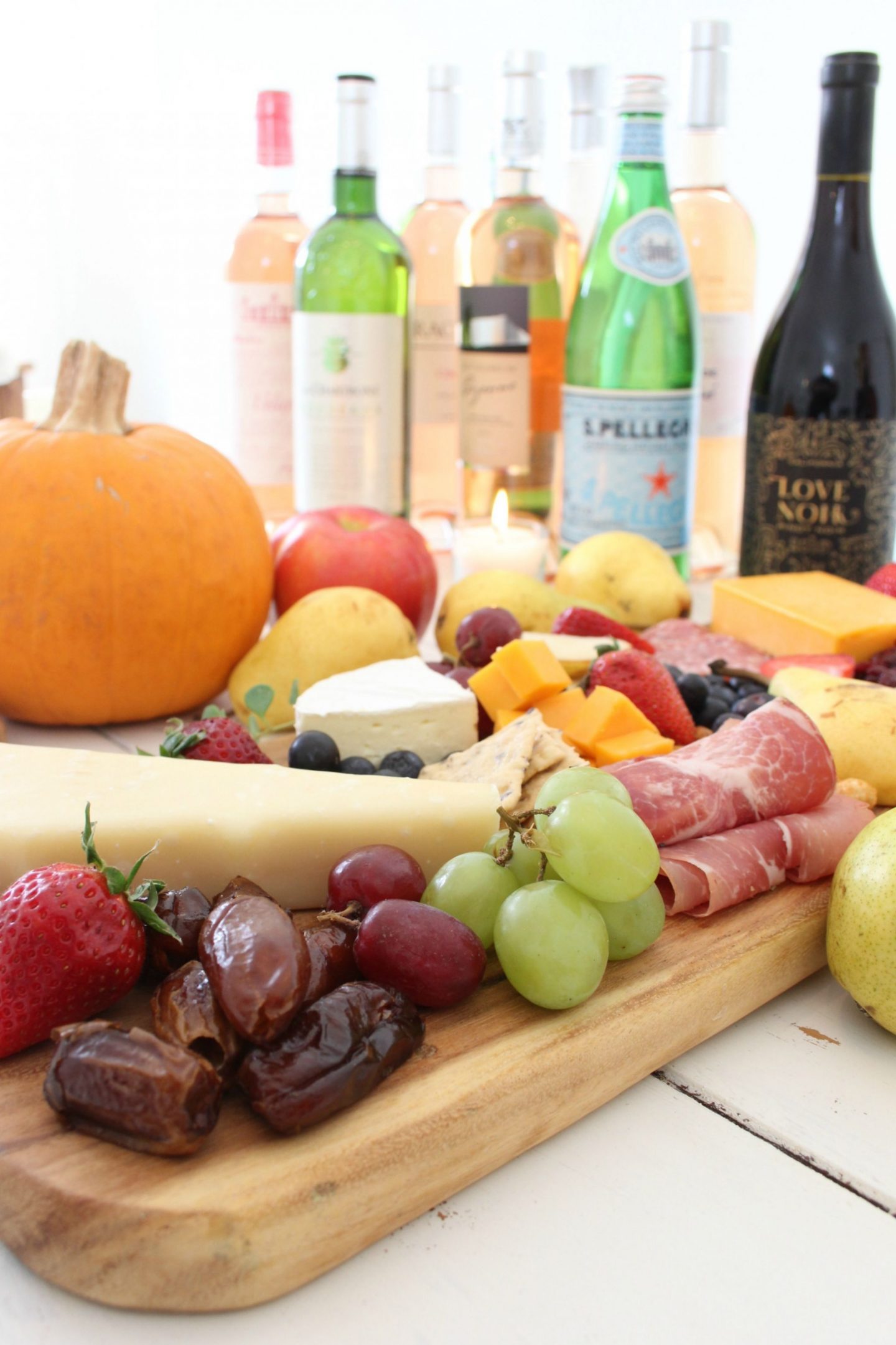 Easy Entertaining Idea With No Cooking or Baking! How to assemble a cheeseboard for a party or holiday. Let the food become the beautiful tablescape! Design/photo: Hello Lovely Studio. #hellolovelystudio #easyappetizer #easyentertaining #cheeseboard #wineandcheese #tablescape #simplerecipe #nocook #nobake #cocktailparty