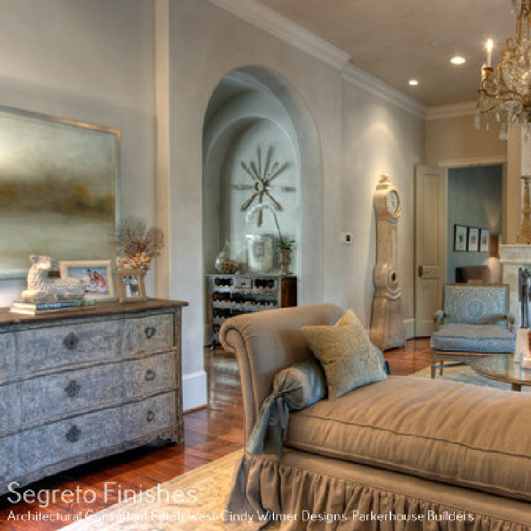 Segreto Finishes (beautiful wall colors and plaster) in a lovely designed room in Leslie Sinclair's book. #plasterwalls #segretofinishes #frenchcountry