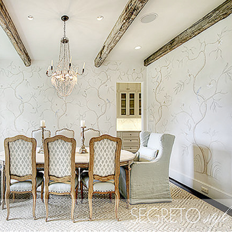 Segreto Finishes (beautiful wall colors and plaster) in a lovely designed room in Leslie Sinclair's book. #plasterwalls #segretofinishes #frenchcountry #diningroom #handpainting