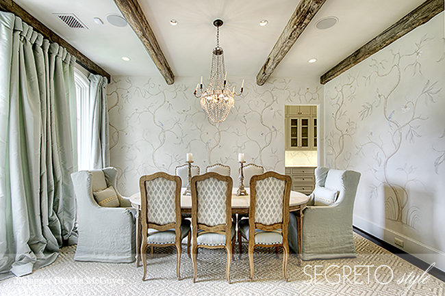 Magnificent dining room with rustic ceiling beams and wall finish by Segreto