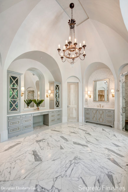 Incredible architecture and plaster walls by Segreto in a bath designed by Elizabeth Garrett