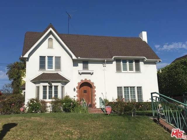 Exterior or 1920s LA house Drew and Linda's Honeymoon House on HGTV's Property Brothers. #houseexterior #drew #linda #honeymoonhouse #propertybrothers