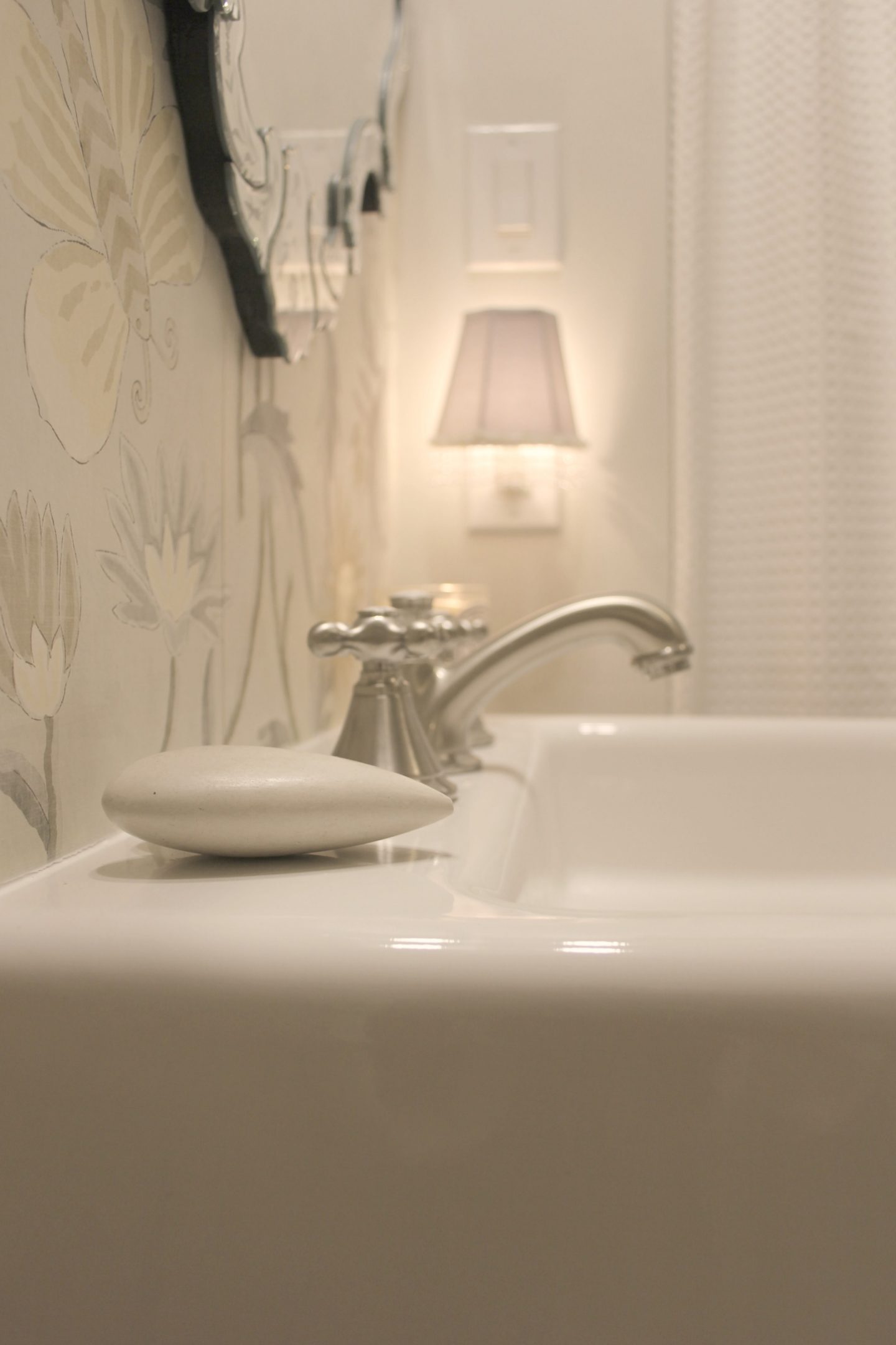 Profile of a beautiful widespread bathroom faucet by Grohe (Seabury) and DXV bathroom console sink. Design by #HelloLovelyStudio