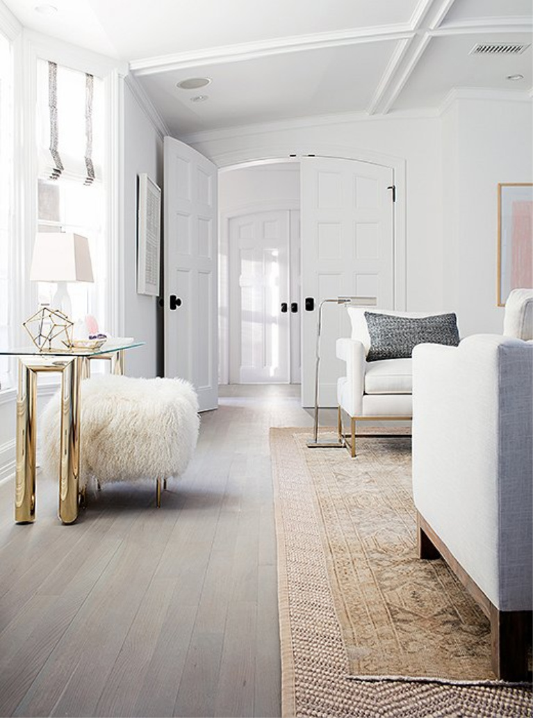 Modern rustic style, organic farmhouse chic plus mid-century mod design in a white living room. Erin loved the effect of the patterned sisal rug layered under an antique Oushak: “The rugs did a great job of grabbing the cool and the warm tones in the room, the gray highlights and the oatmeal lowlights.” #whitedecor #livingroom #chantillylace #neutralinteriors #interiordesign #modernrustic