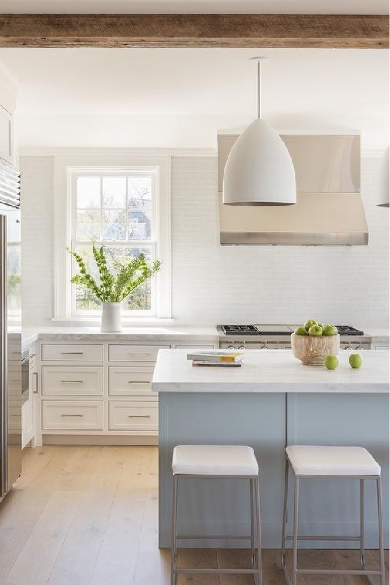 Beautiful white and blue kitchen. Come see 36 Best Beautiful Blue and White Kitchens to Love! #blueandwhite #bluekitchen #kitchendesign #kitchendecor #decorinspiration #beautifulkitchen #bluekitchens #bluedecor #kitchendesign #kitchendecor #kitchenremodel #blueandwhitekitchen