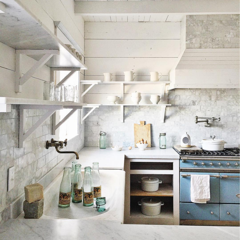 Blue and White Kitchen Decor Inspiration from the French farmhouse style kitchen of Dreamy Whites. Come see 36 Best Beautiful Blue and White Kitchens to Love! #blueandwhite #bluekitchen #kitchendesign #kitchendecor #decorinspiration #beautifulkitchen
