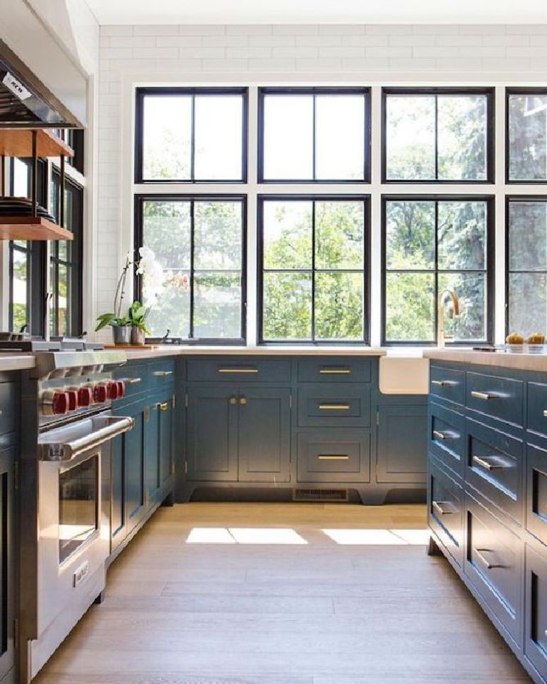 Come see 36 Best Beautiful Blue and White Kitchens to Love! #blueandwhite #bluekitchen #kitchendesign #kitchendecor #decorinspiration #beautifulkitchen