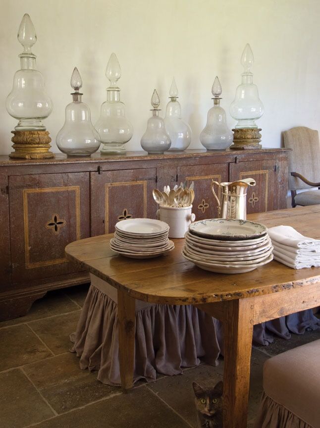 French farmhouse photos and design inspiration. Rustic decor, weathered stone and doors, European antiques, and French country decorating inspiration. #frenchfarmhouse #rusticdecor #frenchcountry #interiordesign #frenchinspiration #frenchhomes #frenchdecor #europeanfarmhouse