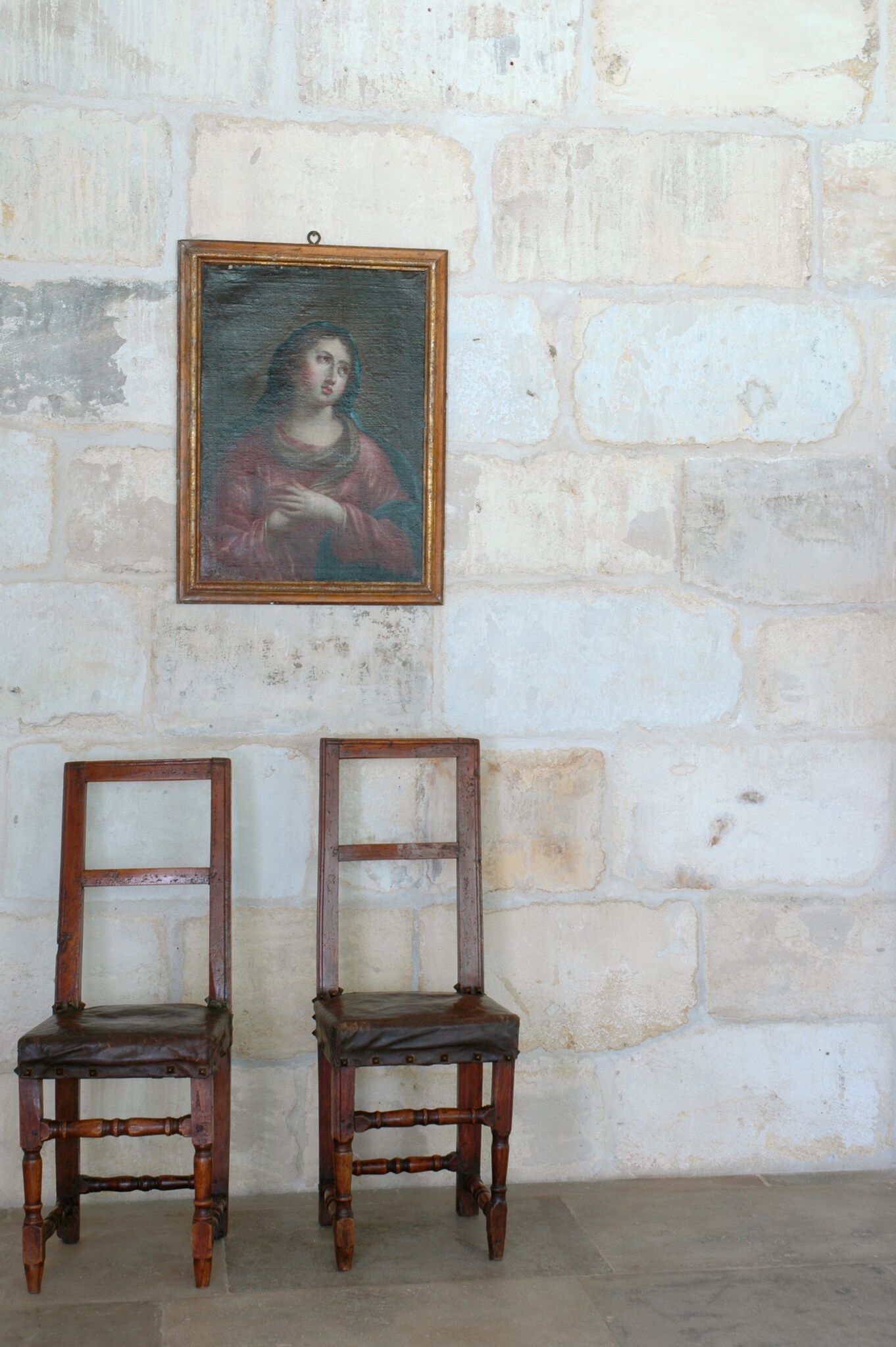 French farmhouse photos and design inspiration. Rustic decor, weathered stone and doors, European antiques, and French country decorating inspiration. #frenchfarmhouse #rusticdecor #frenchcountry #interiordesign #frenchinspiration #frenchhomes #frenchdecor #europeanfarmhouse