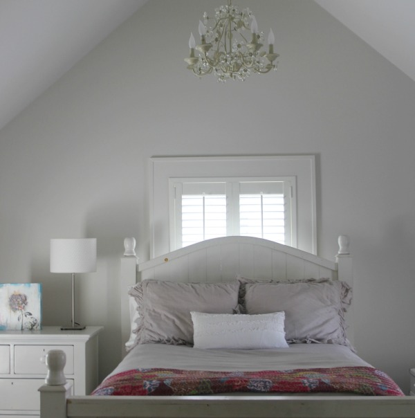 Grey walls in girls farmhouse bedroom. Modern Industrial Farmhouse Bedroom Design {2nd Floor Tour}. #modernfarmhouse #bedroom #industrialfarmhouse #greywalls #luxuriousfarmhouse #benjaminmooreplatinum #benjaminmoorestoningtongray