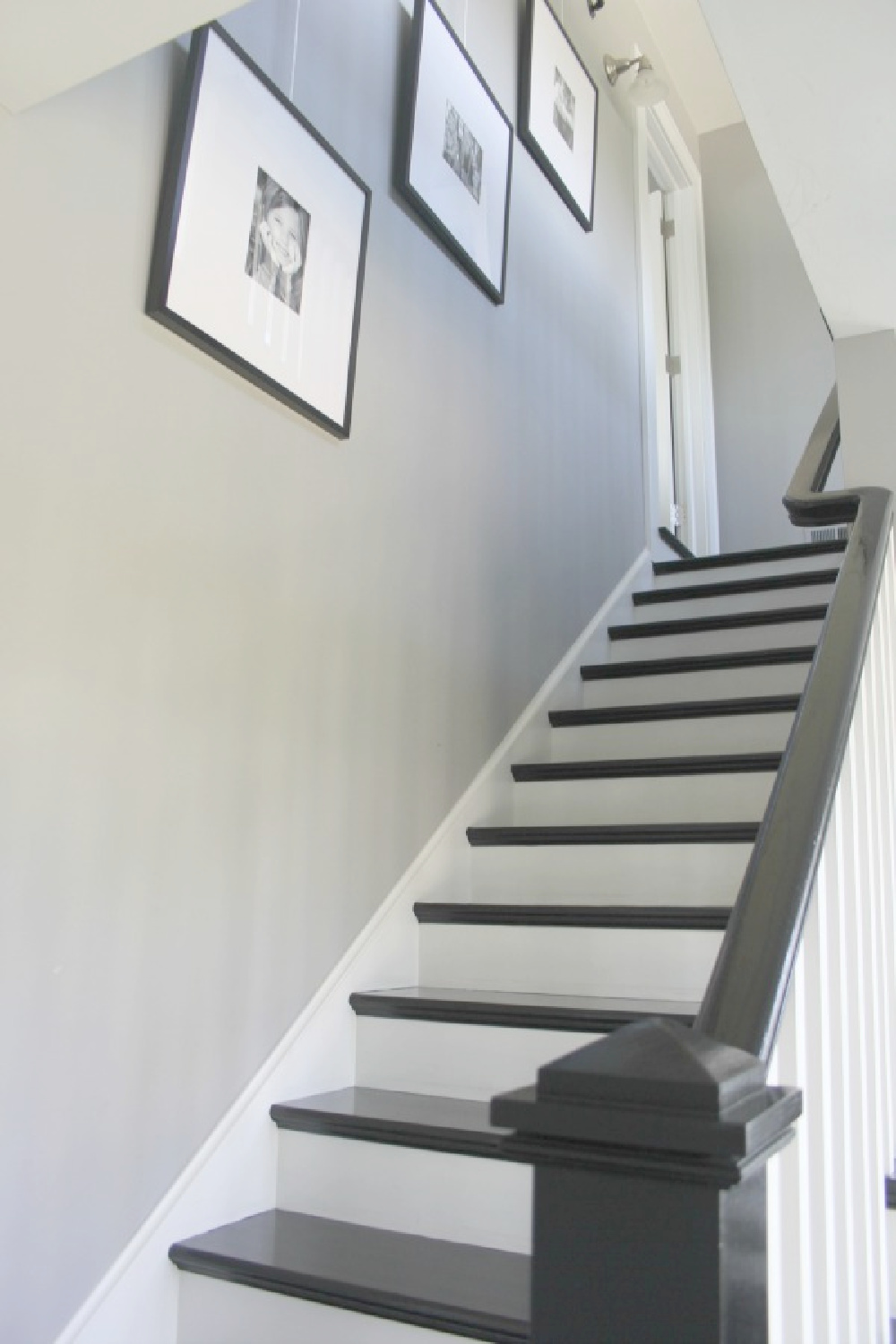 Staircase with black stained hardwoods in a modern farmhouse decor with rustic decor, natural materials and neutral palette. Come see the house tour! #modernfarmhouse #industrialfarmhouse #farmhousestyle #benjaminmoorestoningtongray