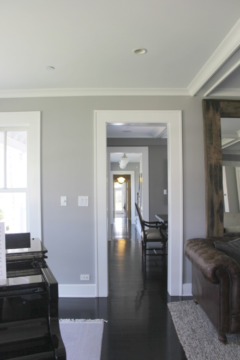 Industrial farmhouse decor in a modern farmhouse with minimal style and grey walls. Come see the house tour! #modernfarmhouse #industrialfarmhouse #interiordesignideas #decoratingideas #hellolovelystudio #housetour #farmhousestyle #benjaminmoorestoningtongray