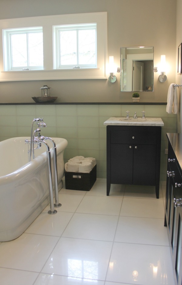 Light green accents in black and white luxurious master bath. Modern Industrial Farmhouse Bedroom Design {2nd Floor Tour}. #modernfarmhouse #bedroom #industrialfarmhouse #greywalls #luxuriousfarmhouse #benjaminmooreplatinum #benjaminmoorestoningtongray