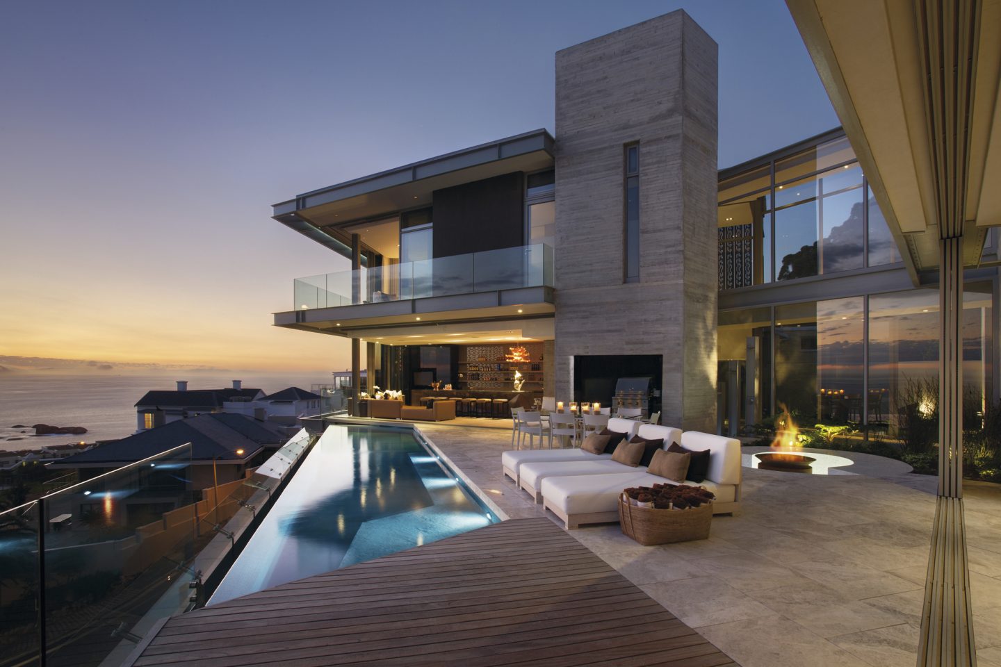 Contemporary architecture example of house by the sea. #waterfront #beachhouse #modern #contemporary #architecture