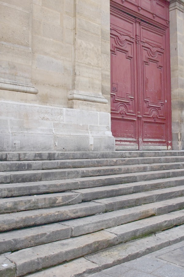 Paris inspiration, Parisian Design Details and French Decor Finds. Come get ideas for interior design and French inspired decor. #hellolovelystudio #frenchdecor #frenchhome #parisian #frenchcountry #parisapartment #interiordesign #furniture #decor