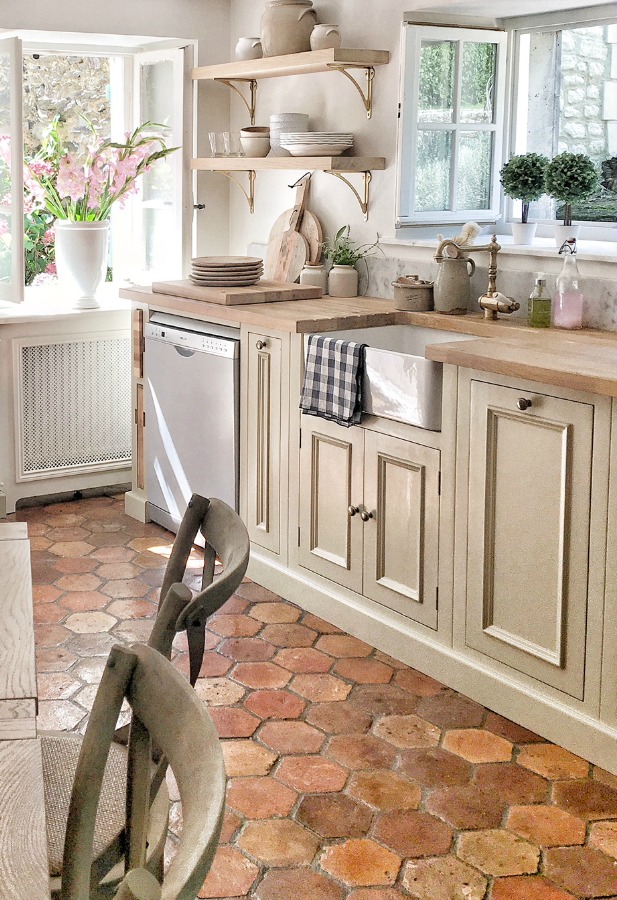 French farmhouse renovated kitchen by Vivi et Margot near Bordeaux, with reclaimed antique terracotta hexagon tile floor. Kitchen design by Neptune. Photo and design by Charlotte Reiss.