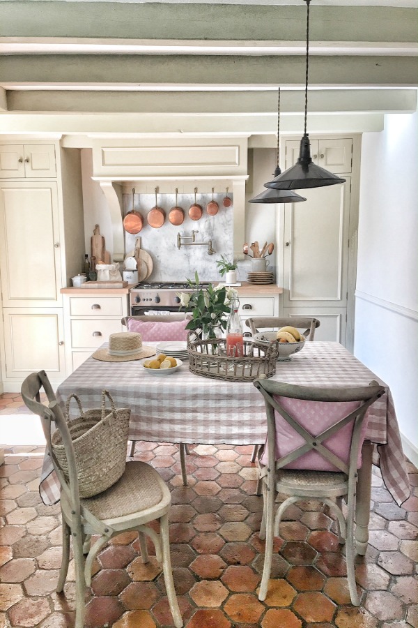 8 French Farmhouse Decor Ideas & French Country Interior Design