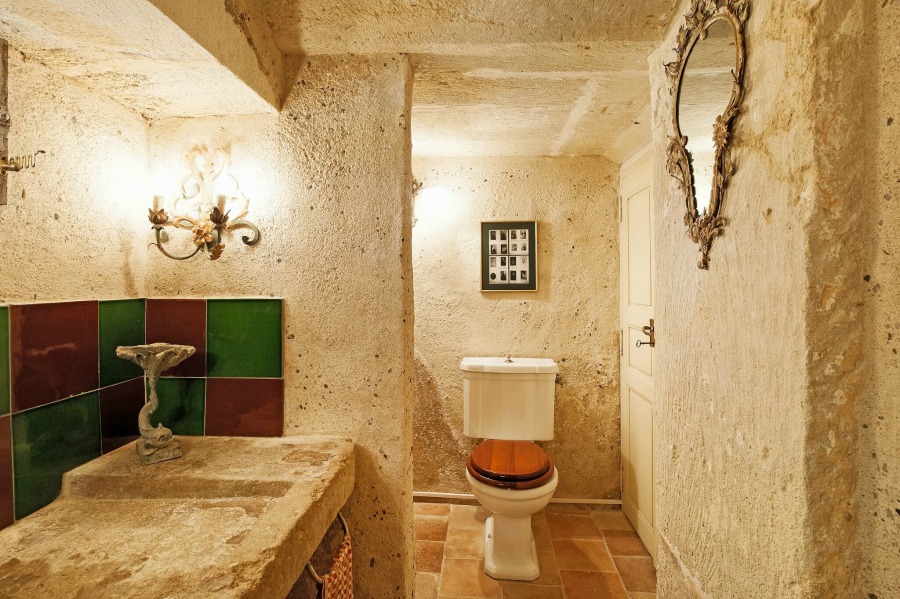 Rustic and elegant: Provençal home, European farmhouse, French farmhouse, and French country design inspiration from Château Mireille. Photo: Haven In. South of France 18th century Provence Villa luxury vacation rental near St-Rémy-de-Provence.