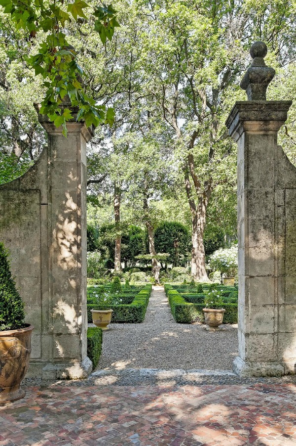 Unforgettable charm and beauty at the entrance and gardens of Château Mireille. Tour a Stunning French Château Near St-Rémy-de-Provence available to lease through Haven In! #frenchchateau #luxuryvilla #provence #frenchgarden