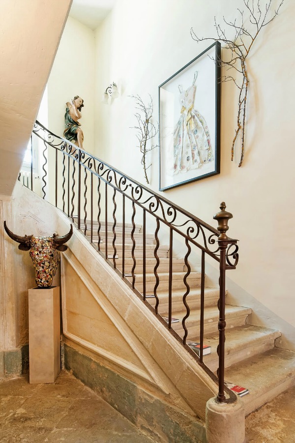 Rustic and elegant: Provençal home, European farmhouse, French farmhouse, and French country design inspiration from Chateau Mireille. Photo: Haven In. South of France 18th century Provence Villa luxury vacation rental near St-Rémy-de-Provence.