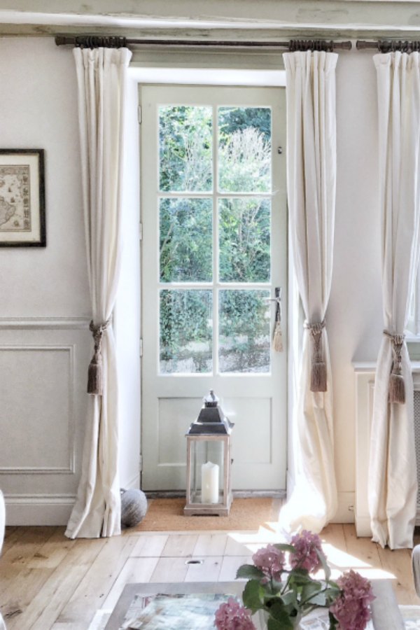 Belgian linen draperies in a French country living room. #frenchhome #livingroom #drapery #frenchfarmhouse #interiordesign #vivietmargot