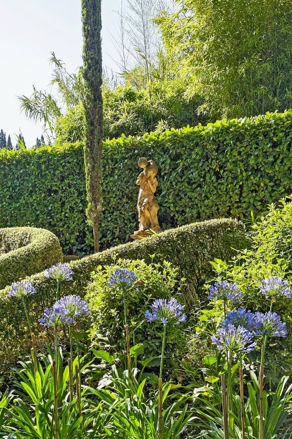 French formal gardens with boxwood and sculptural hedges - see more of this Stunning French Château Near St-Rémy-de-Provence by Haven In. #frenchgarden #boxwood #frenchchateau
