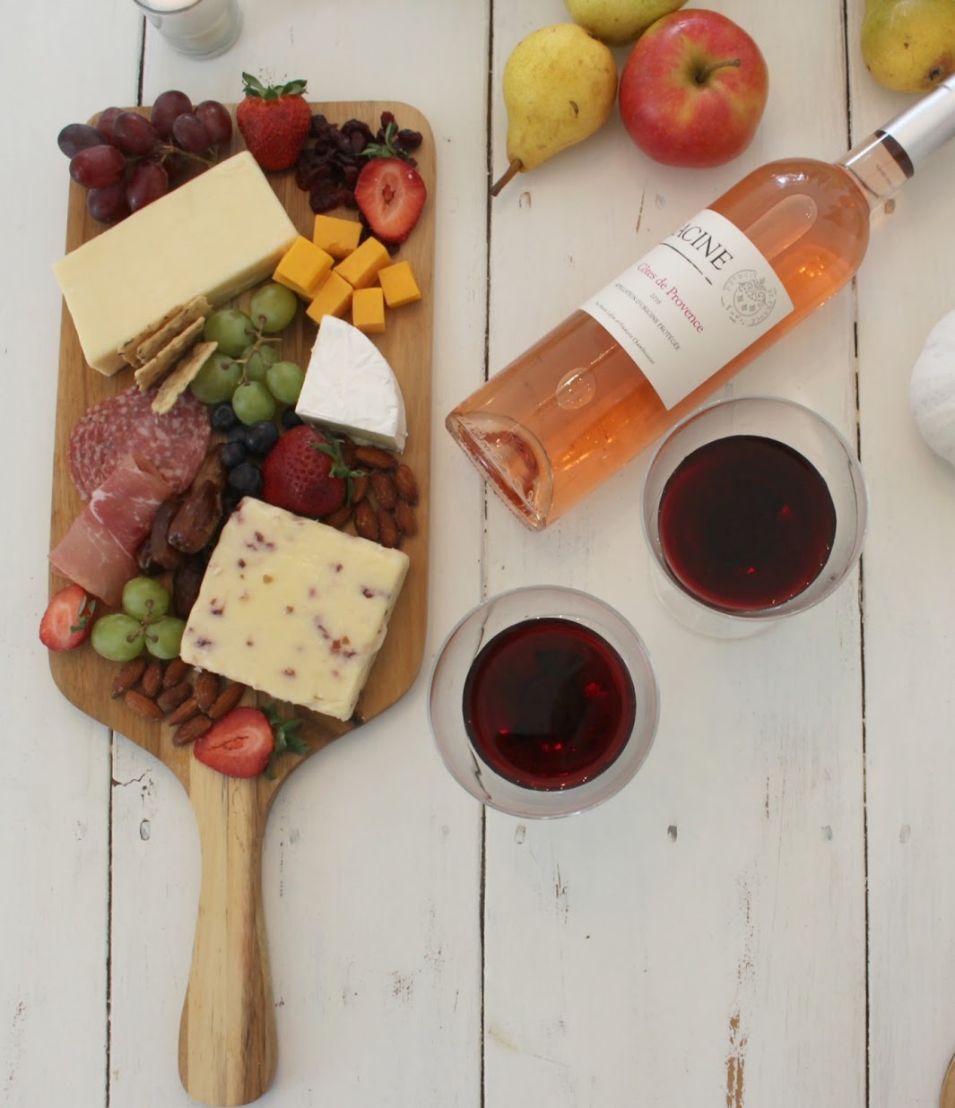 Easy Entertaining Idea With No Cooking or Baking! How to assemble a cheeseboard for a party or holiday. Let the food become the beautiful tablescape! Design/photo: Hello Lovely Studio. #hellolovelystudio #easyappetizer #easyentertaining #cheeseboard #wineandcheese #tablescape #simplerecipe #nocook #nobake #cocktailparty