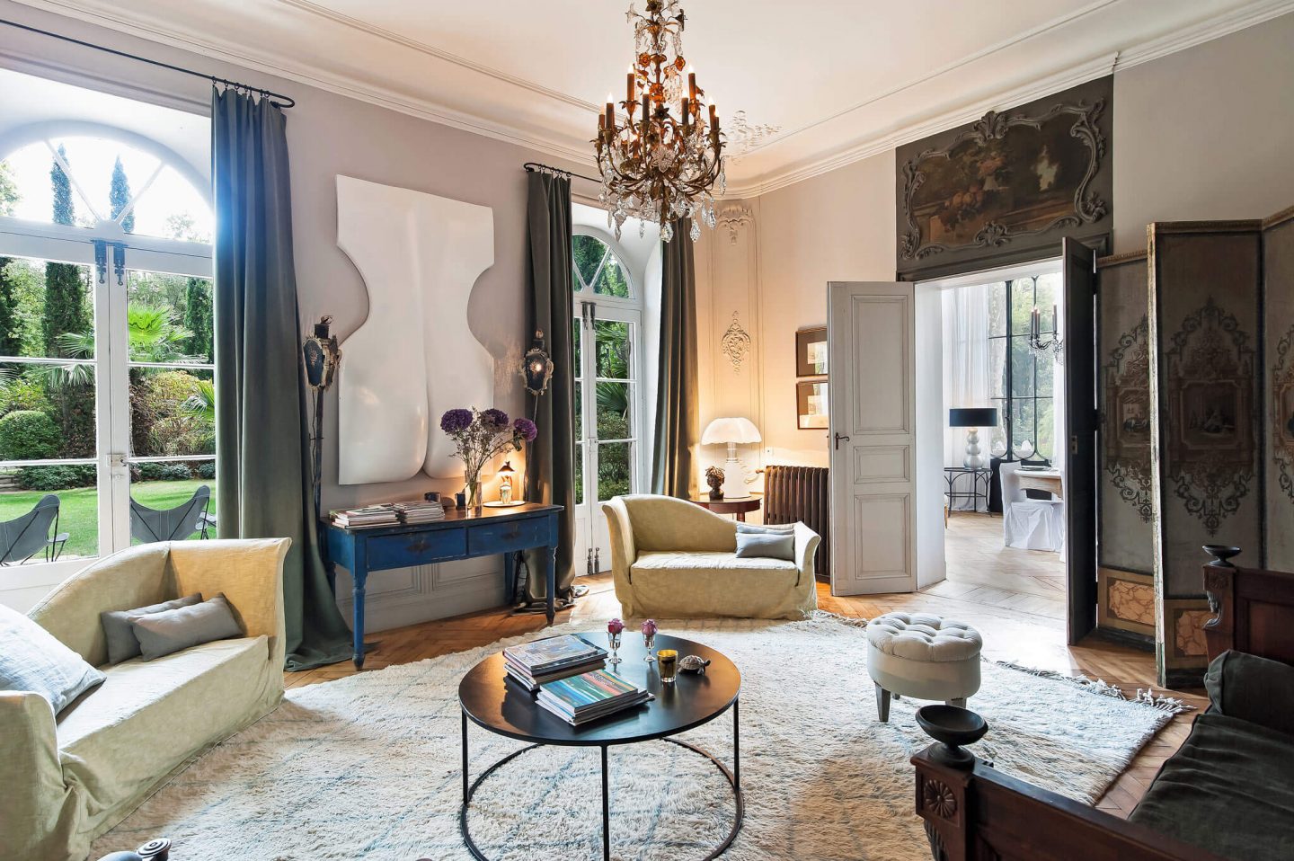 Inspiring interiors, gardens, and art within this restored French chateau Avignon Hotel Particulier. The Serenity Suite is available to book through Haven In...come take a peek! #frenchchateau #avignon #provence #provencal #housetour #french #home #mansion #luxuryhotel #luxuryhome