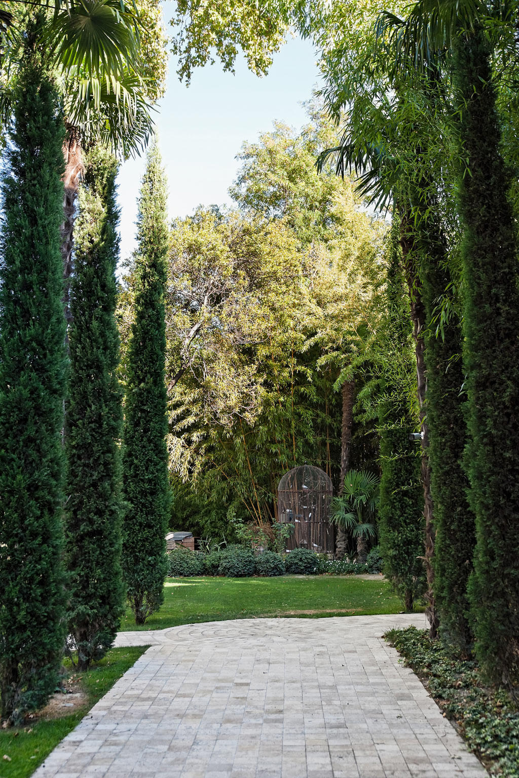 Cypress beauty. Beautiful French country garden inspiration from a luxurious property in the South of France. Breathtaking 19th century restored French chateau with largest private garden in Avignon. Avignon Hôtel Particulier. Photo: Haven In.