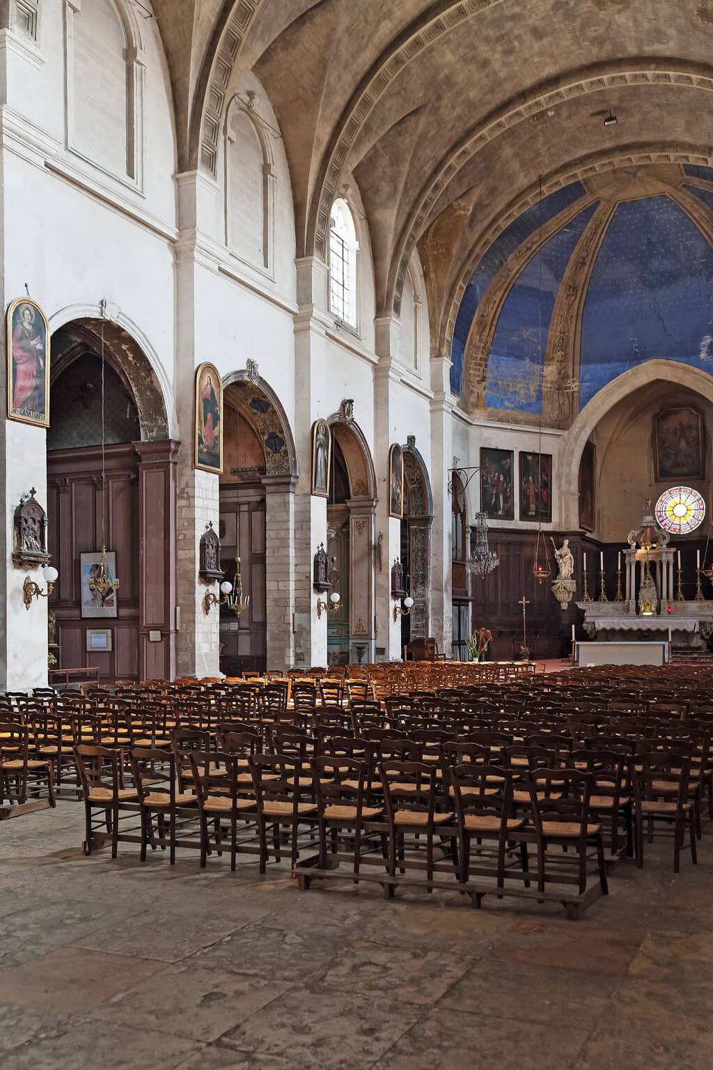 Cathedral interior - Avignon, France. Photo: Haven In.