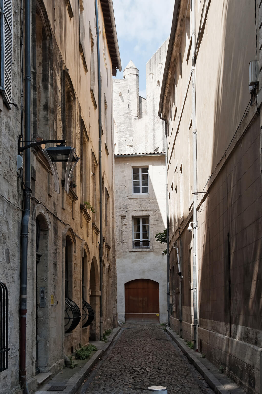 Magnificent alleyway - Avignon, France. Photo: Haven In.