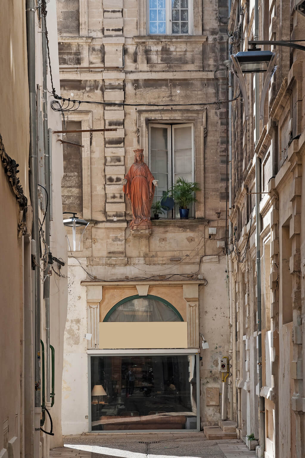 Medieval city center - Avignon, France. Photo: Haven In.