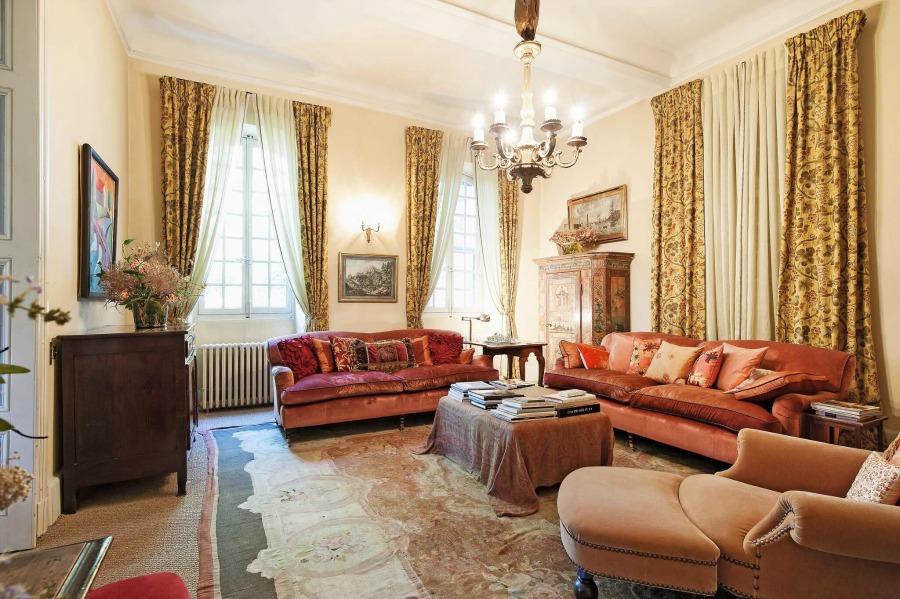 French country living room. Rustic and elegant: Provençal home, European farmhouse, French farmhouse, and French country design inspiration from Chateau Mireille. Photo: Haven In. South of France 18th century Provence Villa luxury vacation rental near St-Rémy-de-Provence.