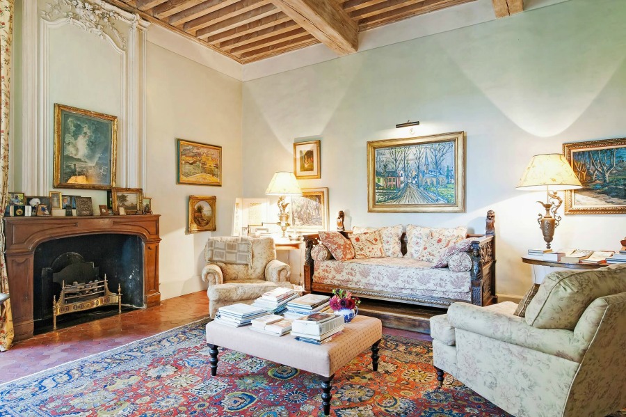 French country living room. Rustic and elegant: Provençal home, European farmhouse, French farmhouse, and French country design inspiration from Chateau Mireille. Photo: Haven In. South of France 18th century Provence Villa luxury vacation rental near St-Rémy-de-Provence.