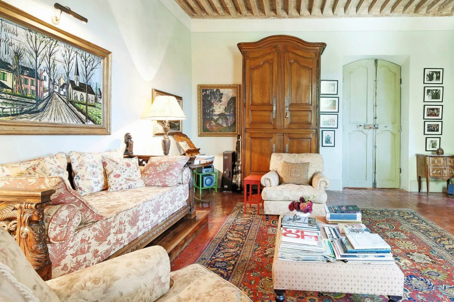 French country living room. Rustic and elegant: Provençal home, European farmhouse, French farmhouse, and French country design inspiration from Chateau Mireille. Photo: Haven In. South of France 18th century Provence Villa luxury vacation rental near St-Rémy-de-Provence.