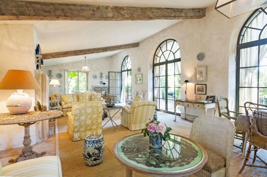 French country living room. Rustic and elegant: Provençal home, European farmhouse, French farmhouse, and French country design inspiration from Chateau Mireille. Photo: Haven In. South of France 18th century Provence Villa luxury vacation rental near St-Rémy-de-Provence.