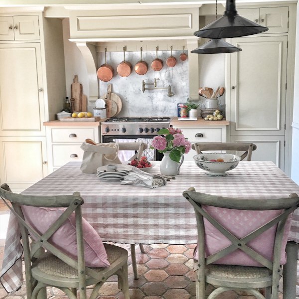 Kitchen in France. French farmhouse design inspiration, house tour, French homewares and market baskets from Vivi et Margot. 