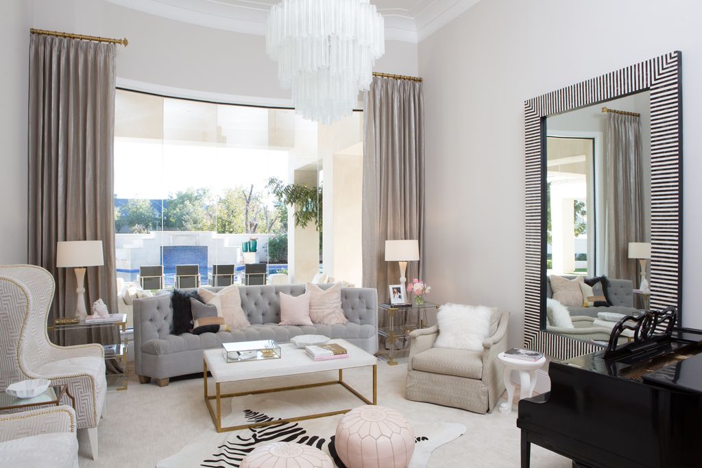 Luxurious modern living room in French inspired home. Modern Chic Home in the Southwest. E&A Builders. Pinnacle Conceptions. Jaimee Rose Interiors. #modern #French #housedesign #luxuryhome