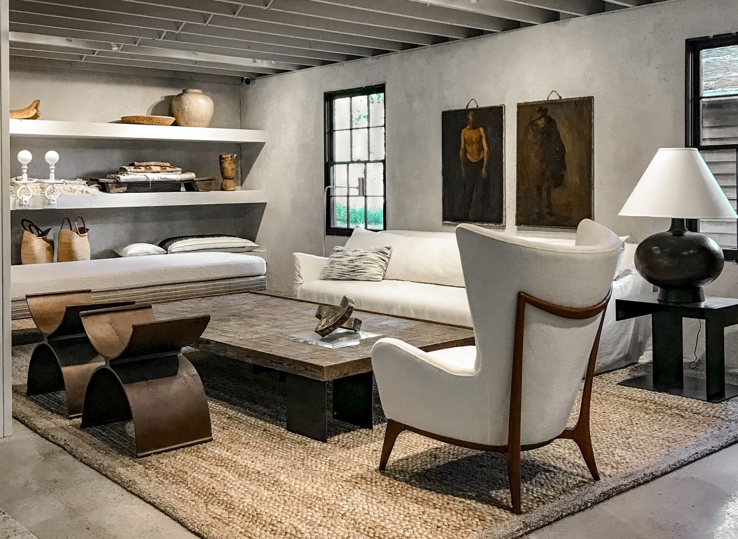 Rustic decor, luxurious interior design, minimal modern luxe, and Rustic Refined Interior Design reign in this room by Michael Del Piero. #rusticmodern #modernrustic #interiordesign #luxuryminimalism #minimalmodern #modernancient #sophisticateddecor #interiordesigner #michaeldelpiero #hamptons