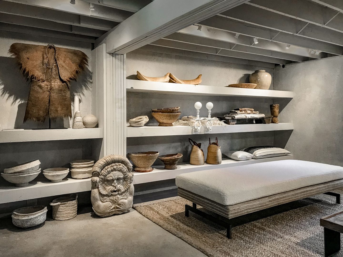 Rustic decor, luxurious interior design, minimal modern luxe, and Rustic Refined Interior Design reign in this room by Michael Del Piero. #rusticmodern #modernrustic #interiordesign #luxuryminimalism #minimalmodern #modernancient #sophisticateddecor #interiordesigner #michaeldelpiero #hamptons