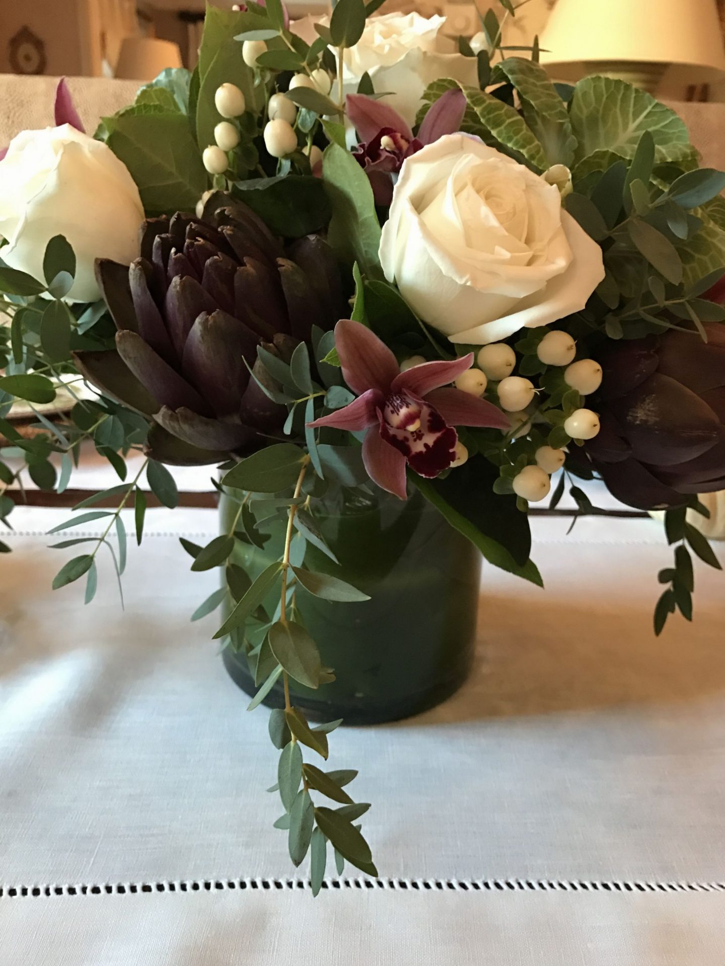 Fresh floral fall centerpiece. #falldecor #falltable #fallflowers #centerpiece