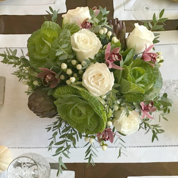 Fall floral centerpiece. Elizabeth of Pretty Pink Tulips. #tablescape #fallflorals #centerpiece