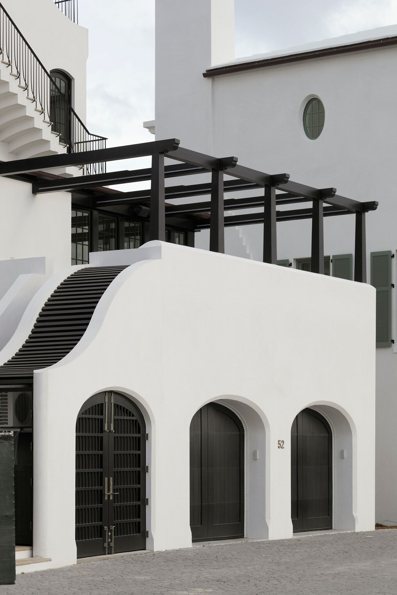 Black and white stucco house exterior in Alys Beach. Stunning interior design and Timeless Architecture Inspiration: Jeffrey Dungan. Photo: William Abranowicz. #classicdesign #traditional #architecture #jeffreydungan #sophisticateddesign #architect