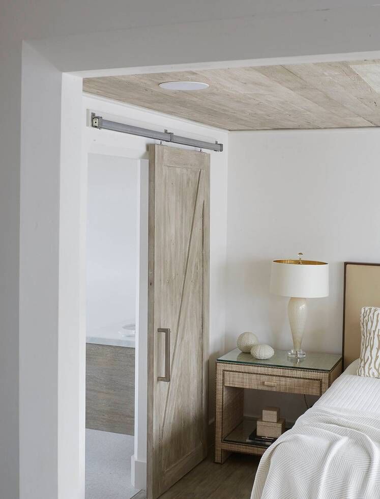 Barn door in bedroom. Stunning interior design and Timeless Architecture Inspiration: Jeffrey Dungan. Photo: William Abranowicz. #classicdesign #traditional #architecture #jeffreydungan #sophisticateddesign #architect