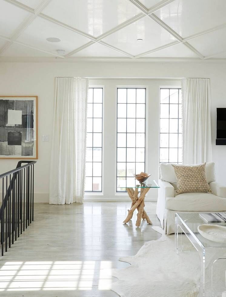 Elegant white room with abundant natural light. Stunning interior design and Timeless Architecture Inspiration: Jeffrey Dungan. Photo: William Abranowicz. #classicdesign #traditional #architecture #jeffreydungan #sophisticateddesign #architect