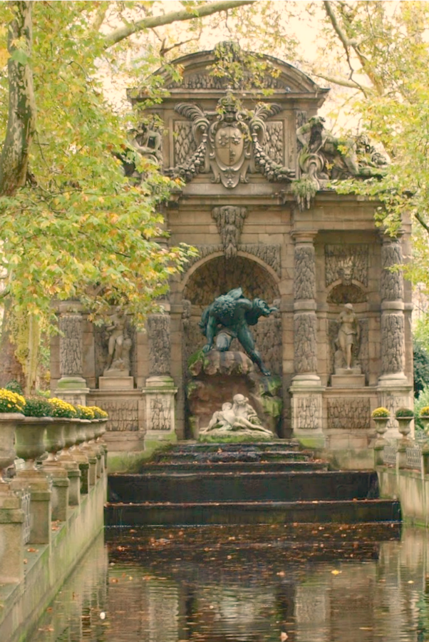 Jardin du Luxembourg. Fall leaves and inspiration for savoring the season. Visit 9 Lovely Ways to Savor Autumn Beauty for more beauty from the avenues of Paris to the American prairie. #hellolovelystudio #fallinspiration #autumn #ideas